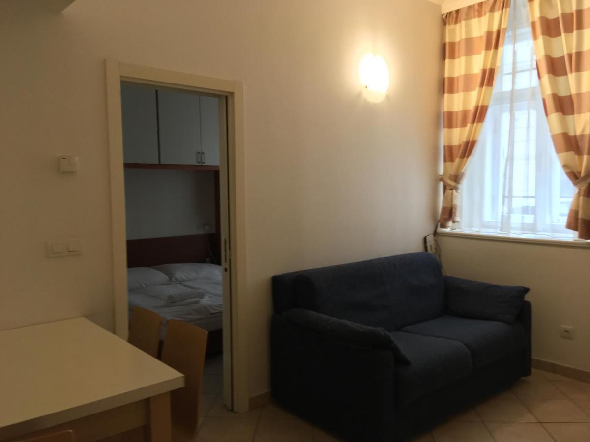 Apart-hotel La Familia 2*